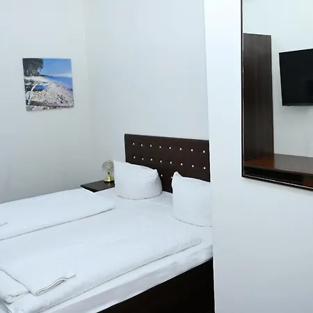 Hotell Arrival 3*